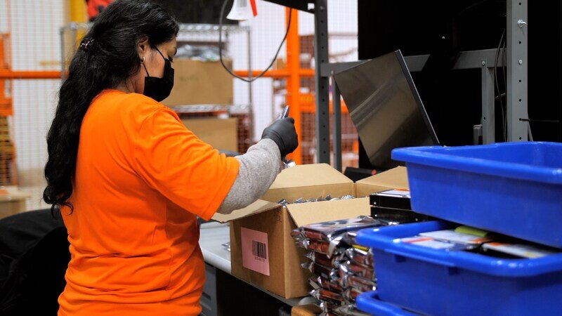 where-hyperscale-hardware-goes-to-retire:-ars-visits-a-very-big-itad-site