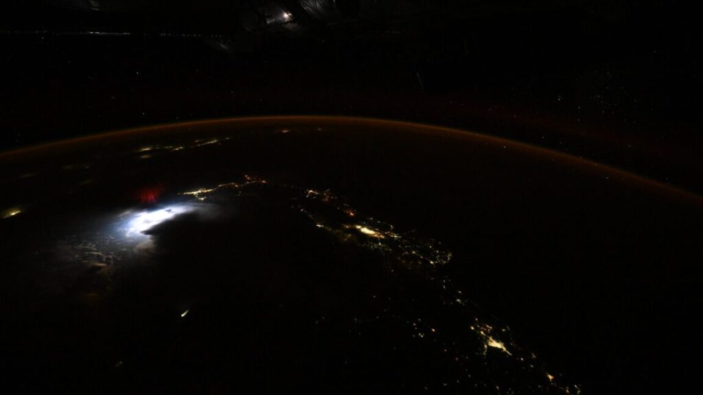 tuesday-telescope:-a-time-lapse-from-orbit-reveals-treasures-below