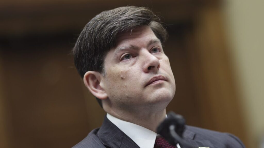 fcc-republican-resigns,-leaving-agency-with-just-two-commissioners