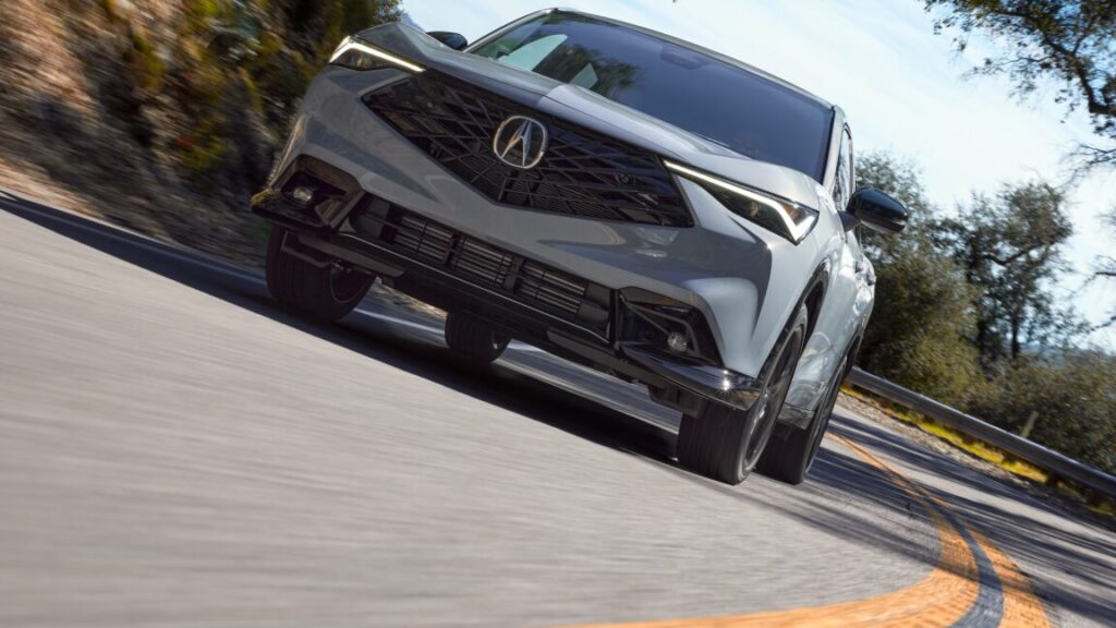 2025-acura-adx-review:-a-crossover-that-balances-budget-with-spirit