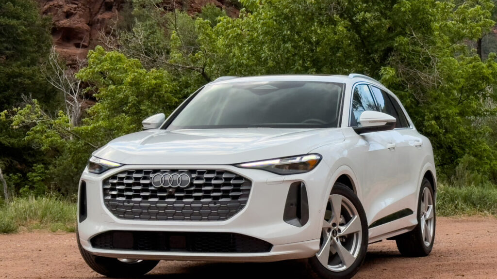 the-new-version-of-audi’s-best-selling-q5-suv-arrives-in-the-us