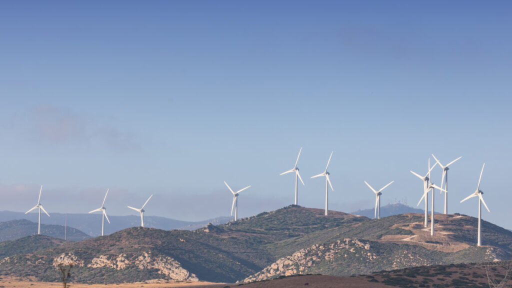 spanish-blackout-report:-power-plants-meant-to-stabilize-voltage-didn’t