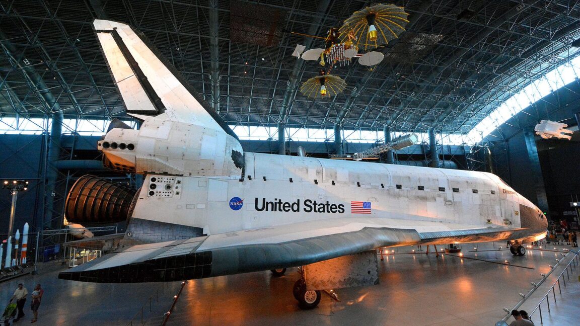 “it’s-a-heist”:-senator-calls-out-texas-for-trying-to-steal-shuttle-from-smithsonian