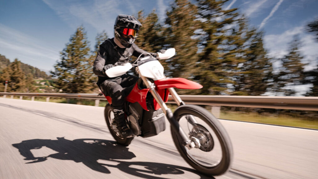 the-electric-stark-varg-ex-is-brutally-fast-but-a-little-too-unrefined