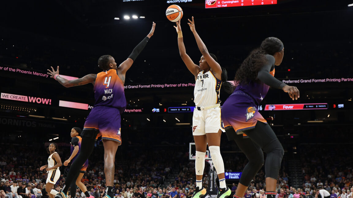 green-dildos-are-raining-down-on-wnba-courts-why?-crypto-memecoins,-of-course.