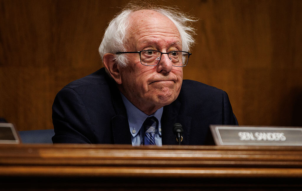 trump-confirms-us-is-seeking-10%-stake-in-intel-bernie-sanders-approves.