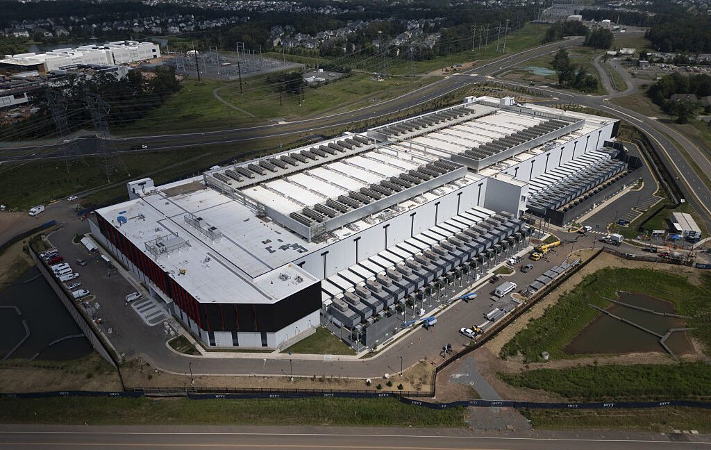 google-says-it-dropped-the-energy-cost-of-ai-queries-by-33x-in-one-year