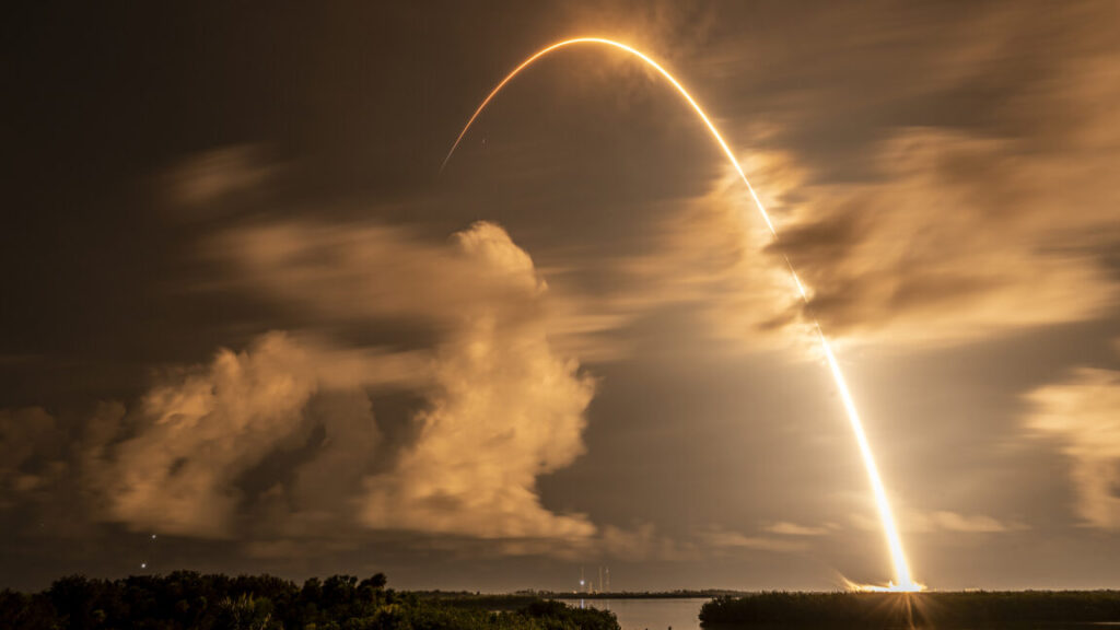 with-recent-falcon-9-milestones,-spacex-vindicates-its-“dumb”-approach-to-reuse