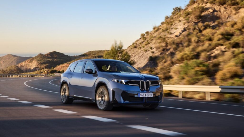 bmw-debuts-6th-generation-ev-powertrain-in-the-all-electric-ix3