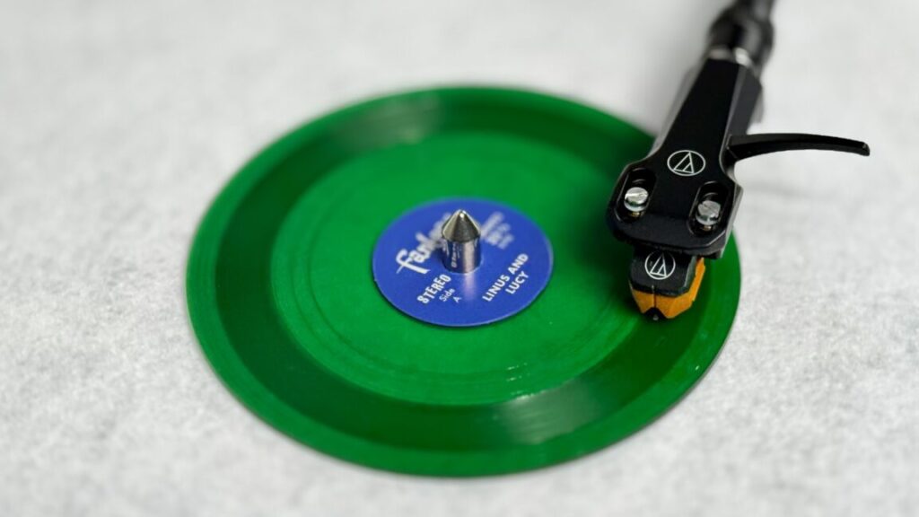 tiny-vinyl-is-a-new-pocketable-record-format-for-the-spotify-age