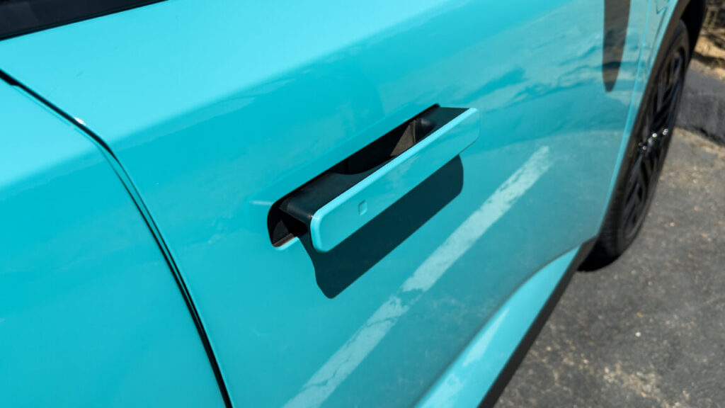 flush-door-handles-are-the-car-industry’s-latest-safety-problem