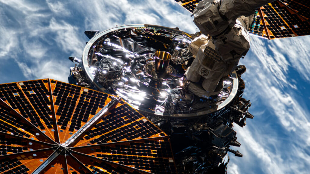a-record-supply-load-won’t-reach-the-international-space-station-as-scheduled