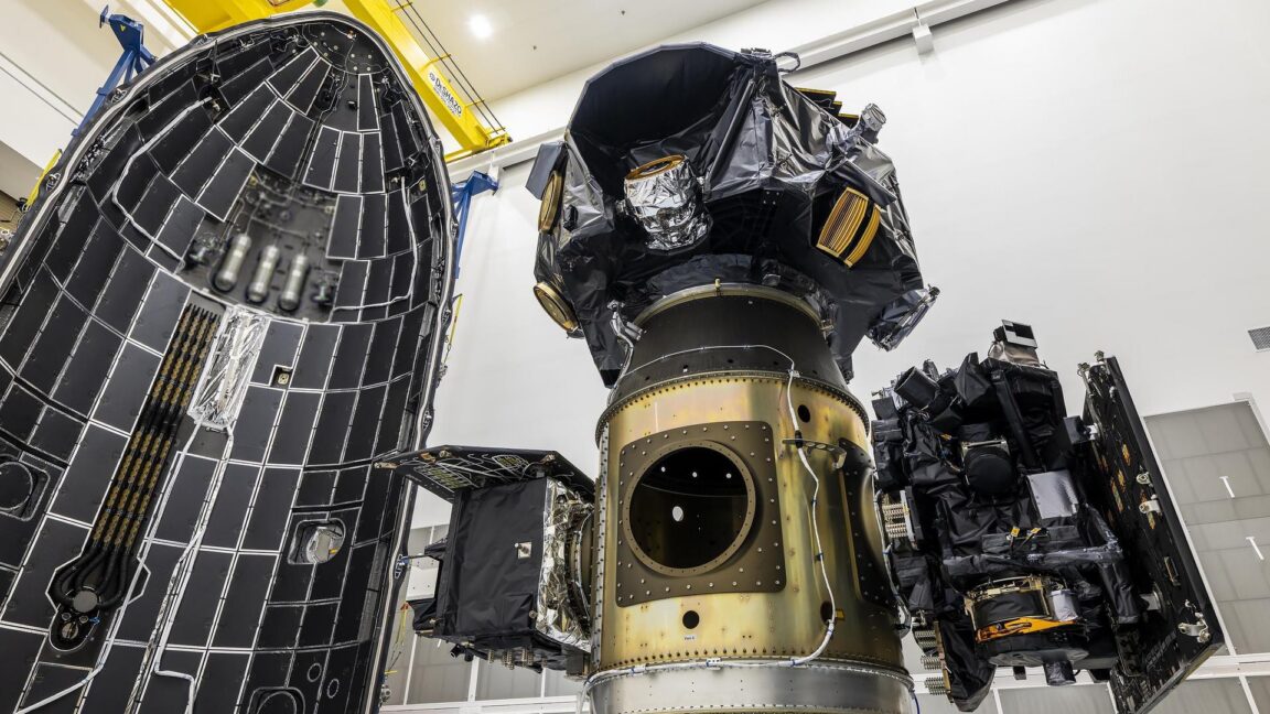 a-“cosmic-carpool”-is-traveling-to-a-distant-space-weather-observation-post