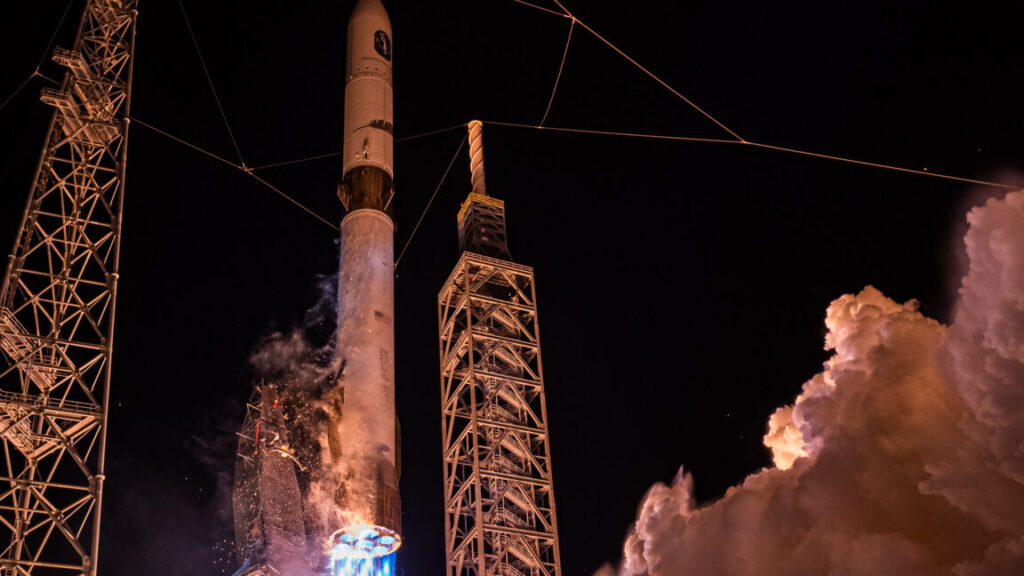 blue-origin-aims-to-land-next-new-glenn-booster,-then-reuse-it-for-moon-mission