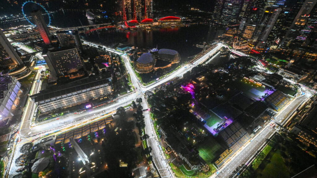 f1-in-singapore:-“trophy-for-the-hero-of-the-race”