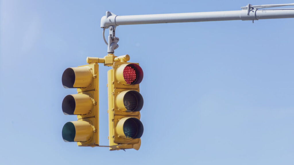 tesla-fsd-gets-worse-at-driving,-nhtsa-opens-new-investigation