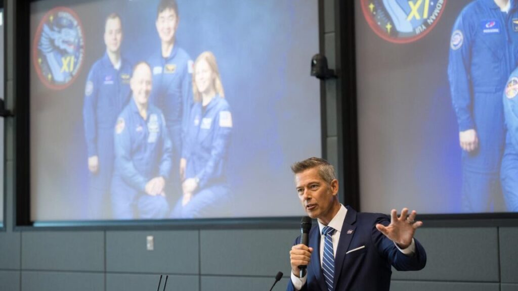 nasa’s-acting-leader-seeks-to-keep-his-job-with-new-lunar-lander-announcement