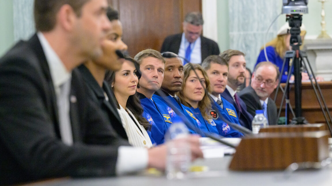 elon-musk-just-declared-war-on-nasa’s-acting-administrator,-apparently