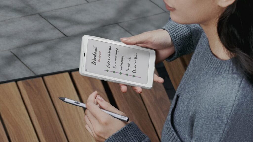 the-android-powered-boox-palma-2-pro-fits-in-your-pocket,-but-it’s-not-a-phone