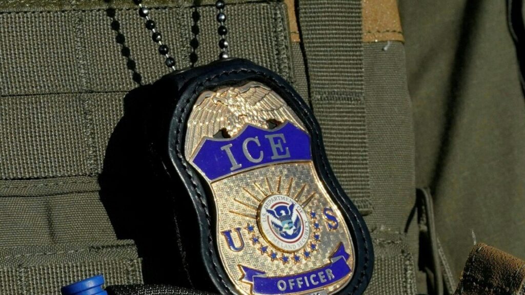 us-gives-local-police-a-face-scanning-app-similar-to-one-used-by-ice-agents