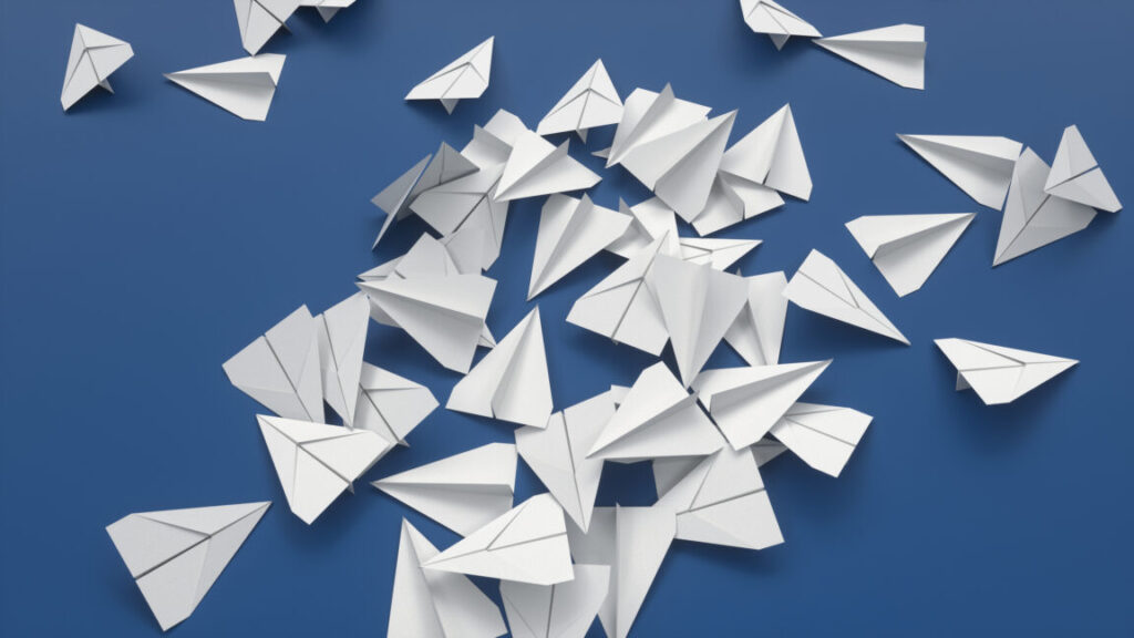 ryanair-tries-forcing-app-downloads-by-eliminating-paper-boarding-passes