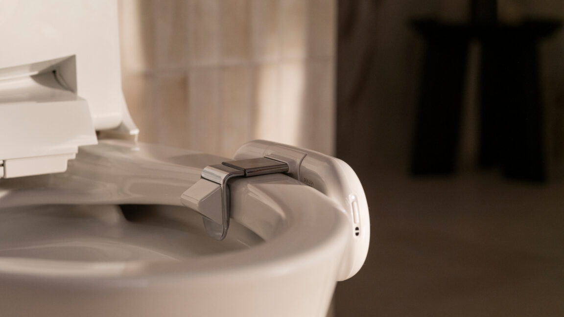 engineer-proves-that-kohler’s-smart-toilet-cameras-aren’t-very-private