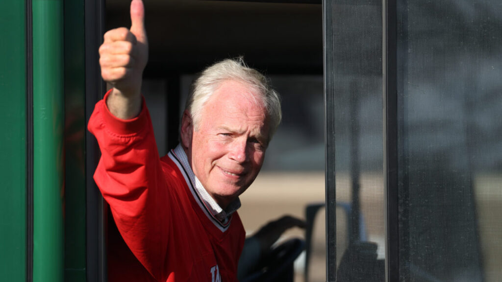 senator-endorses-discredited-doctor’s-book-that-claims-chemical-treats-autism,-cancer