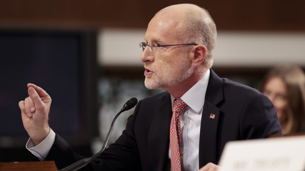 fcc-chair-scrubs-website-after-learning-it-called-fcc-an-“independent-agency”