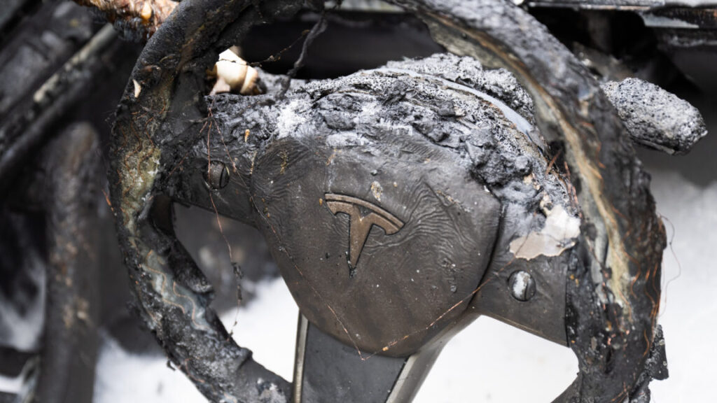 tesla-sales-fell-by-9-percent-in-2025,-its-second-yearly-decline