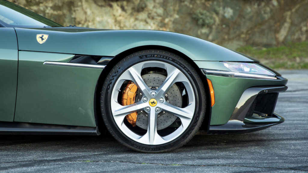 ferrari-doing-what-it-does-best:-the-12cilindri-review