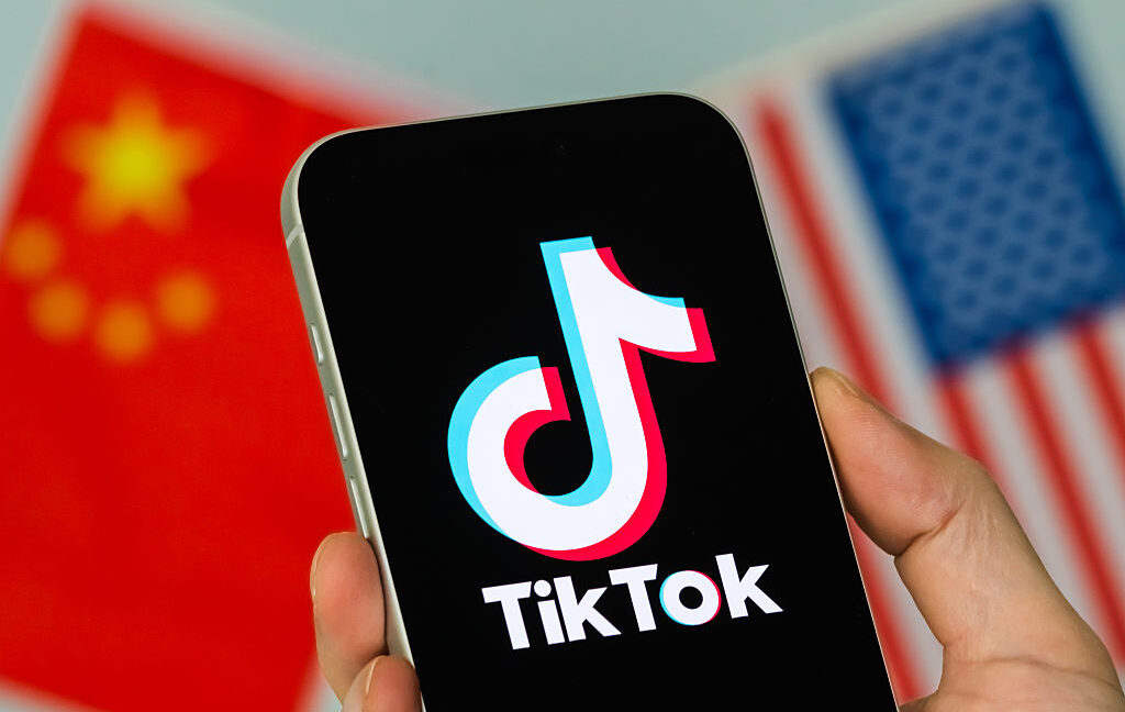 tiktok-deal-is-done;-trump-wants-praise-while-users-fear-maga-tweaks